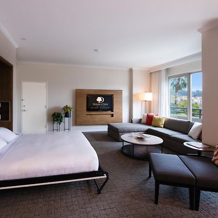 Doubletree By Hilton San Diego-Mission Valley Exterior photo